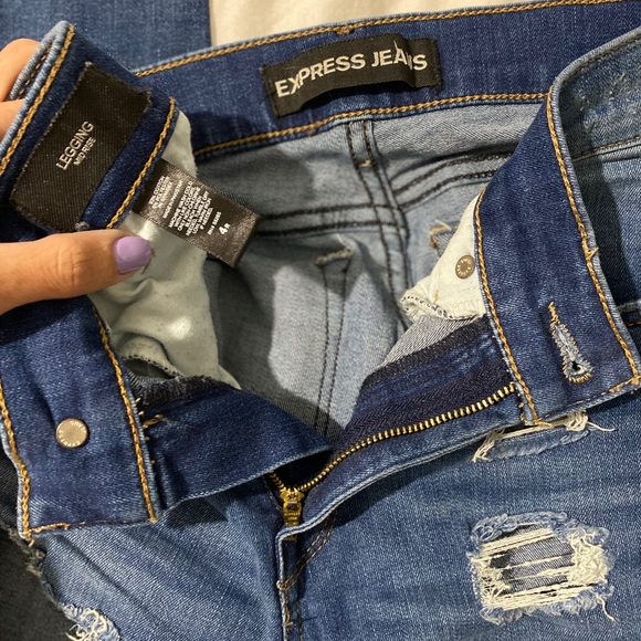 Express Mid Rise Ripped Jeans, Sz 4R - Picture 2 of 4